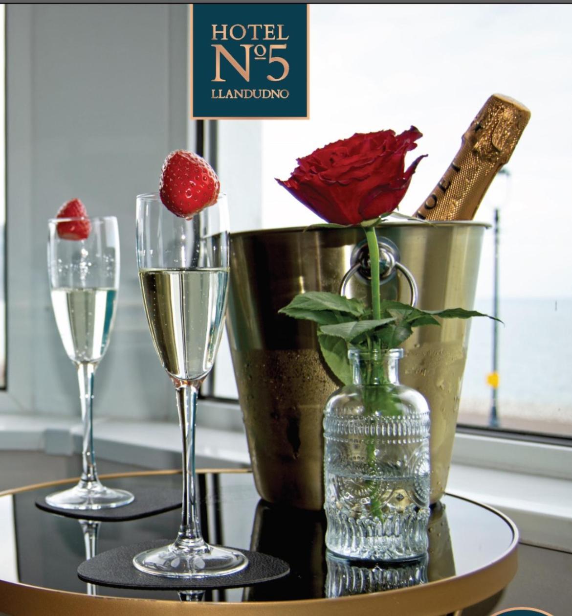 Hotel No5, Beachfront With Free Private Car Park Llandudno Ngoại thất bức ảnh