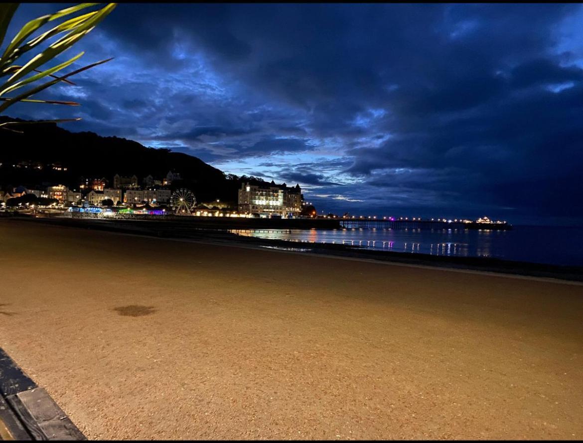 Hotel No5, Beachfront With Free Private Car Park Llandudno Ngoại thất bức ảnh